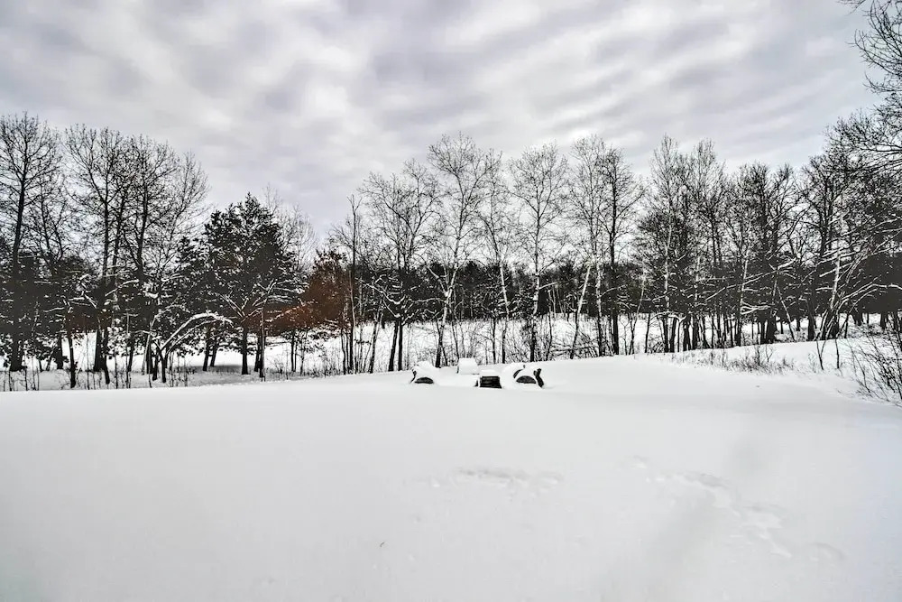 Cabin w/ Fireplace < 1 Mile to Lakes + Golf