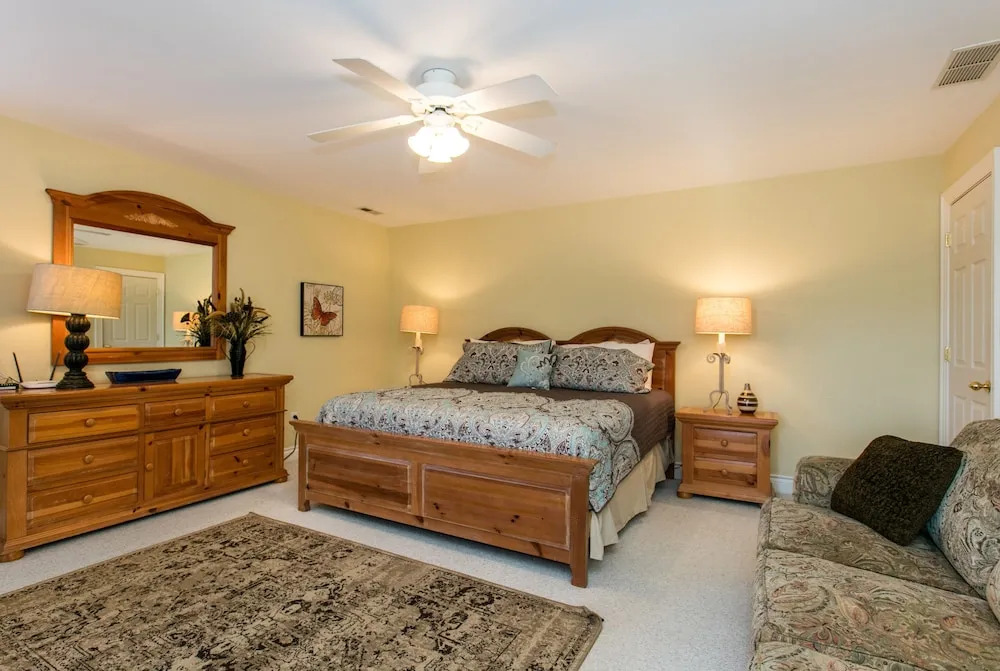 Hart House- A Luxurious Asheville Vacation Country ! 6 Bedroom Home