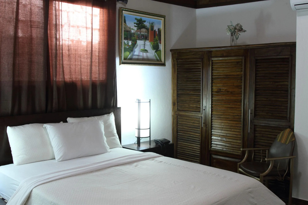 La Maison Hotel