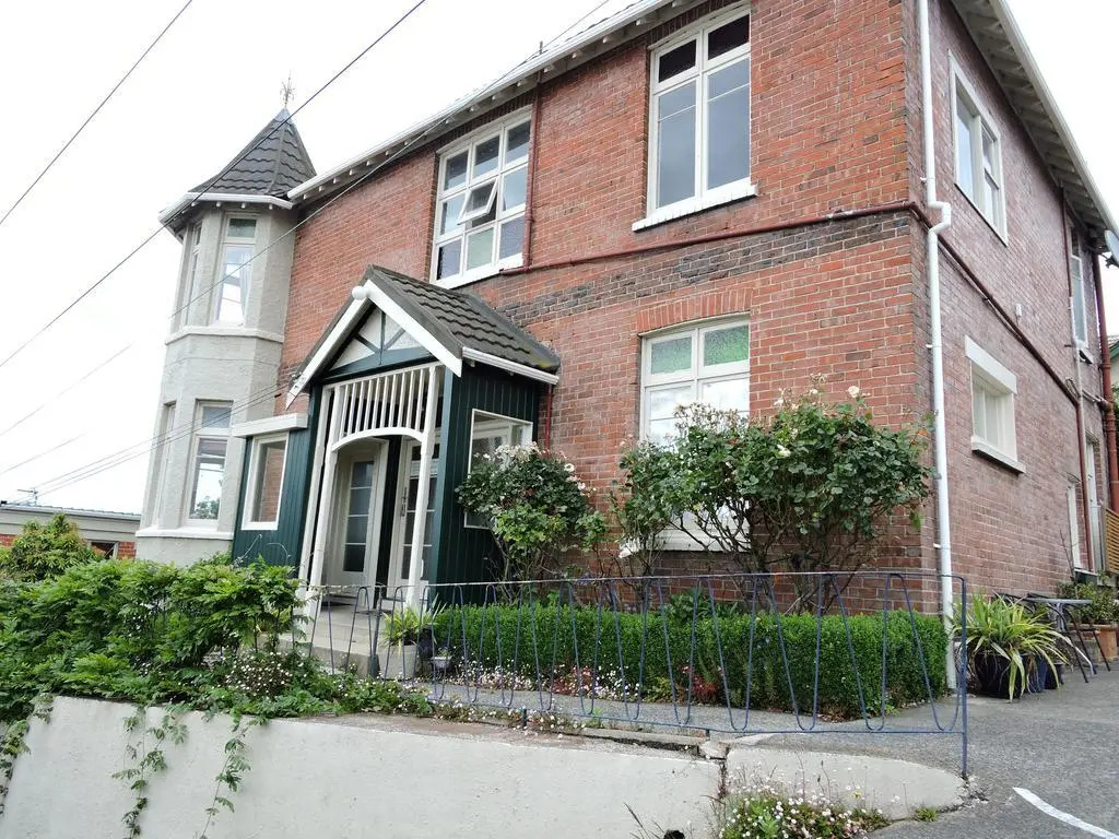 Manor on the Park Backpackers