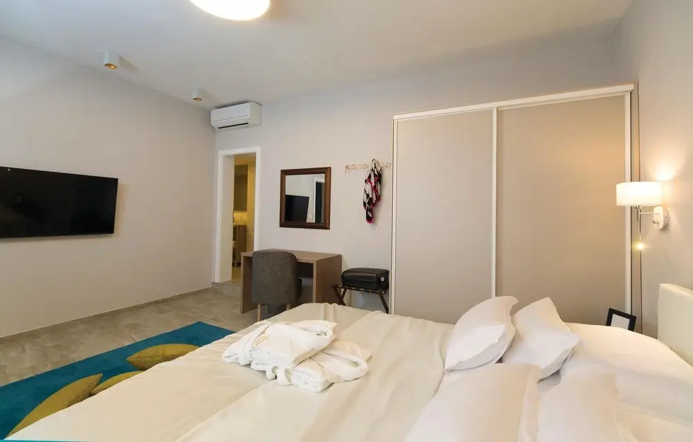 Awesome Home in Loviste With 2 Bedrooms, Wifi and Heated Swimming Pool