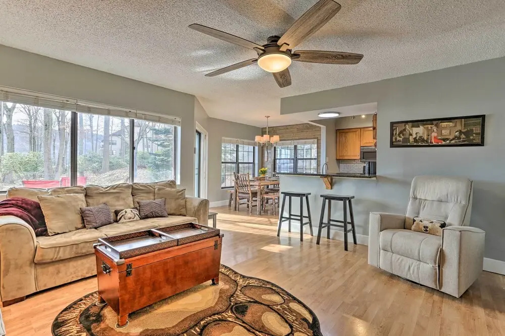 Condo on Big Boulder Lake w/ Community Pool Access