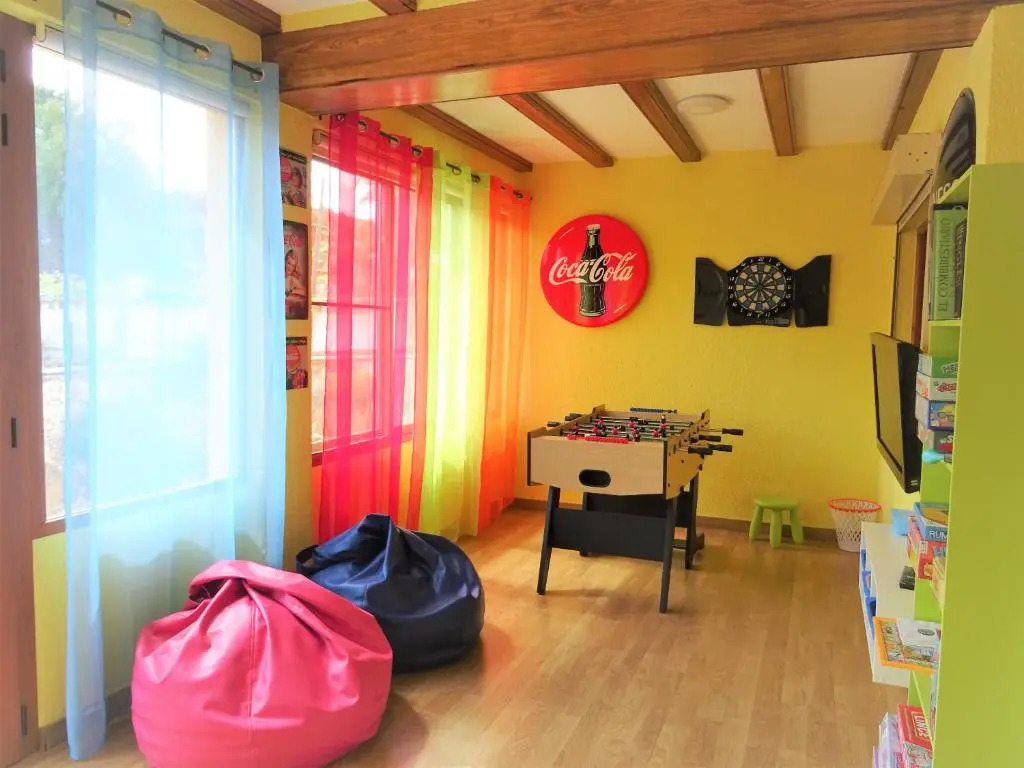 Villa with private pool and tennis court 150 metres from the sea-Villa el Olivo
