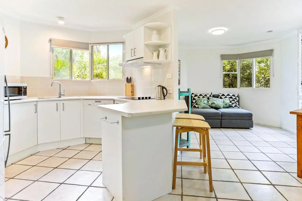 Seaside apartment minutes from Sunshine Beach