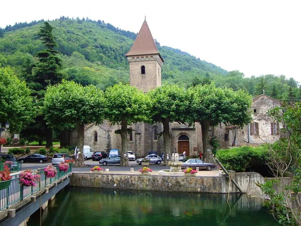 Maison confortable à Lunas avec vue montagne + jardin