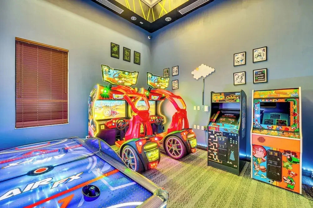 7 Mi to the Parks! WDW Family Getaway w/ Game Room
