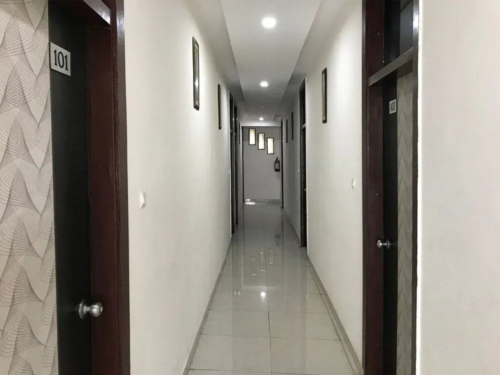 OYO 15771 4 Season Hotel
