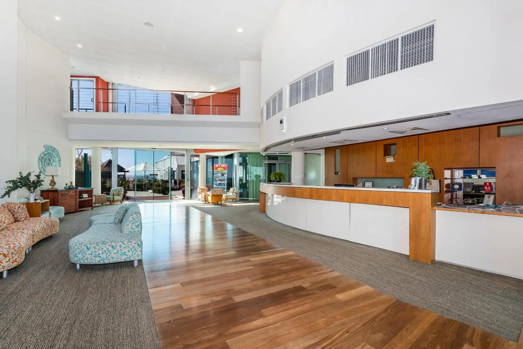 A 406 FANTASTIC OCEAN BEACH and MARINA VIEW APT - MANDURAH
