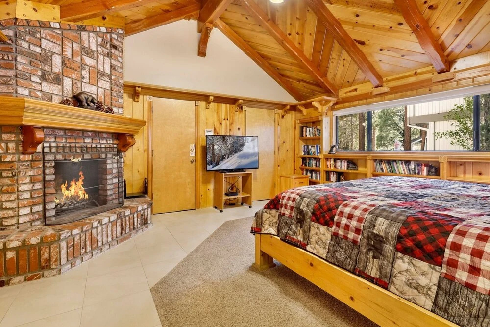 2030-bearfoot Lodge 5 Bedroom Home by RedAwning