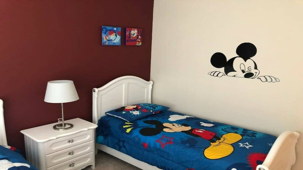 Family 4BR Stay Near Orlando Parks