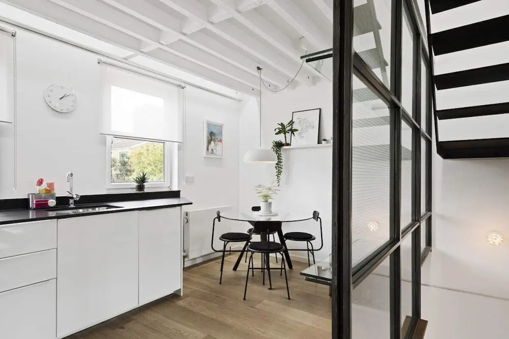 Stylish & Modern 2bed Apt, 5m to Overground