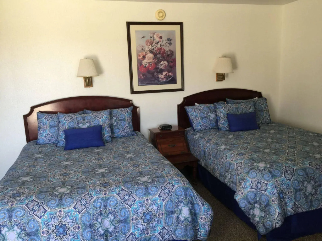 Crest Country Inn