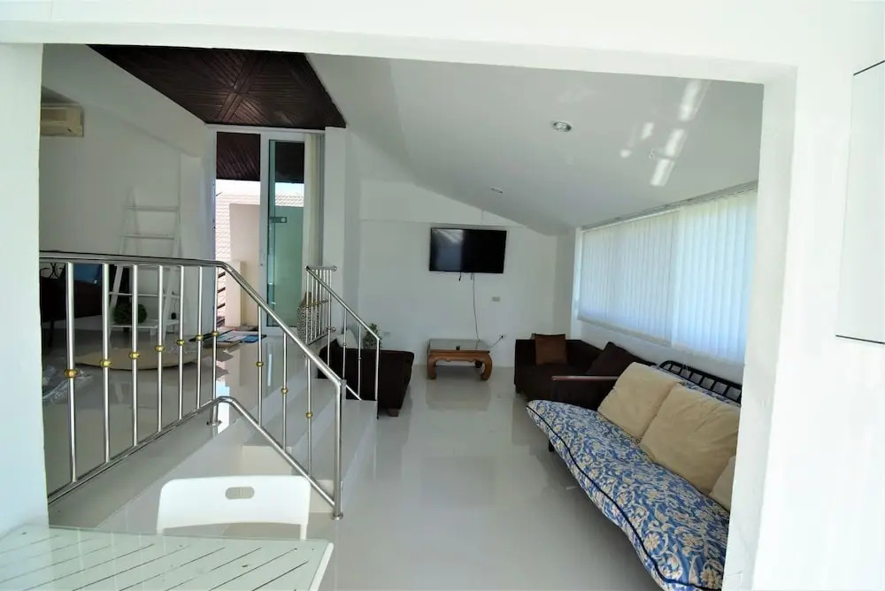 Very large Villa suitable for a large group up to 10 people or even 2 families
