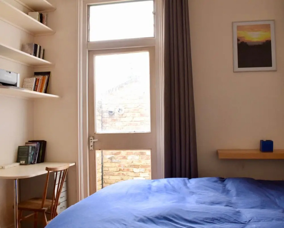 2 Bedroom Flat in Brockley With Garden