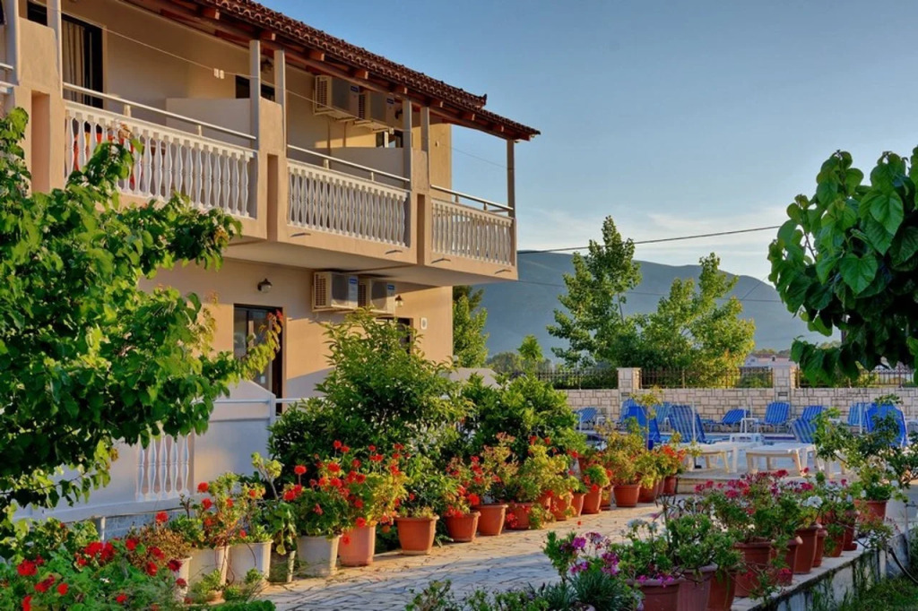 Hotel Tassia for families & couples