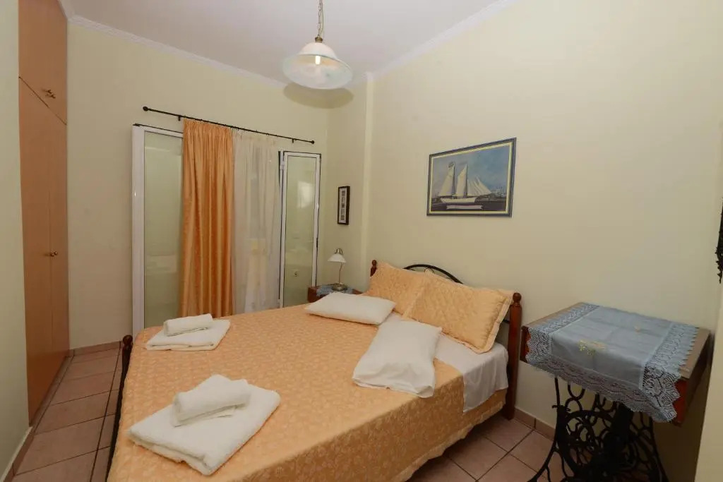Roula's Studios & Apartment