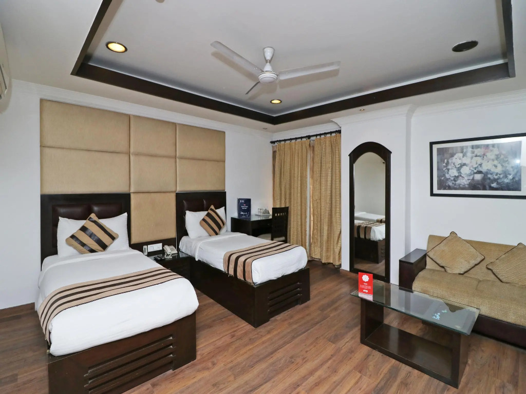 OYO 12789 Hotel Aaron Castle