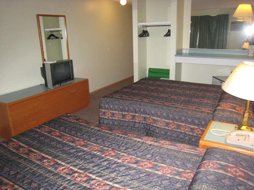 Selkirk Inn
