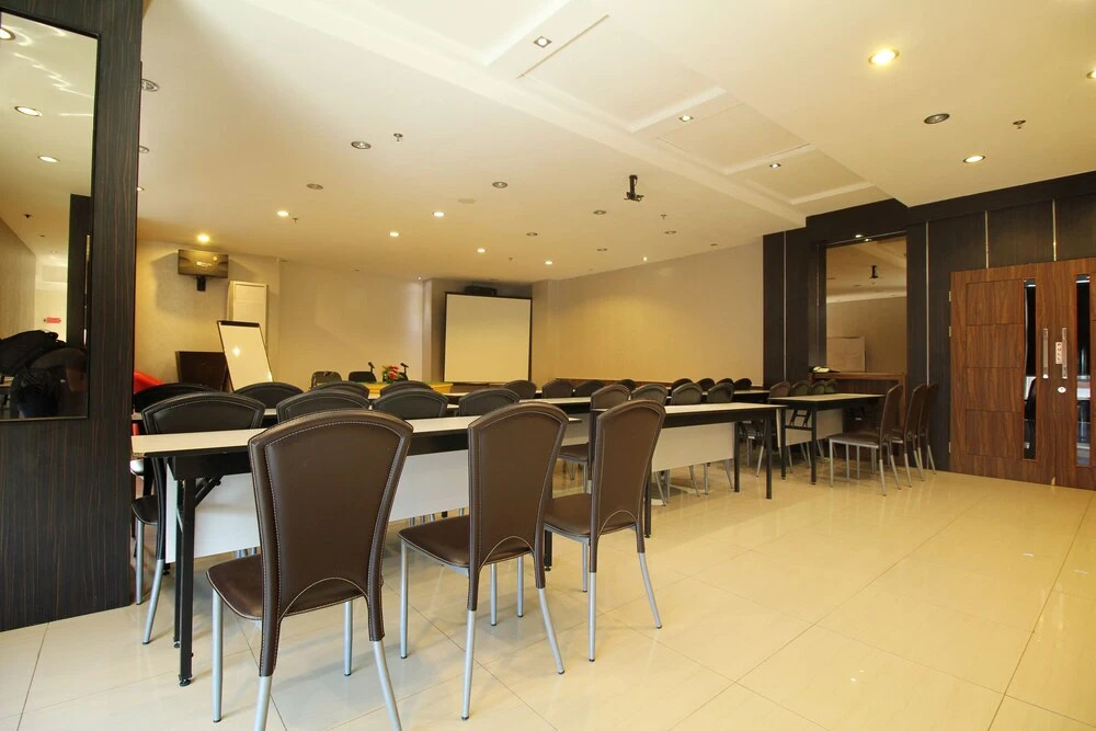 Airy Pelabuhan Makassar Lembeh 68 Makassar