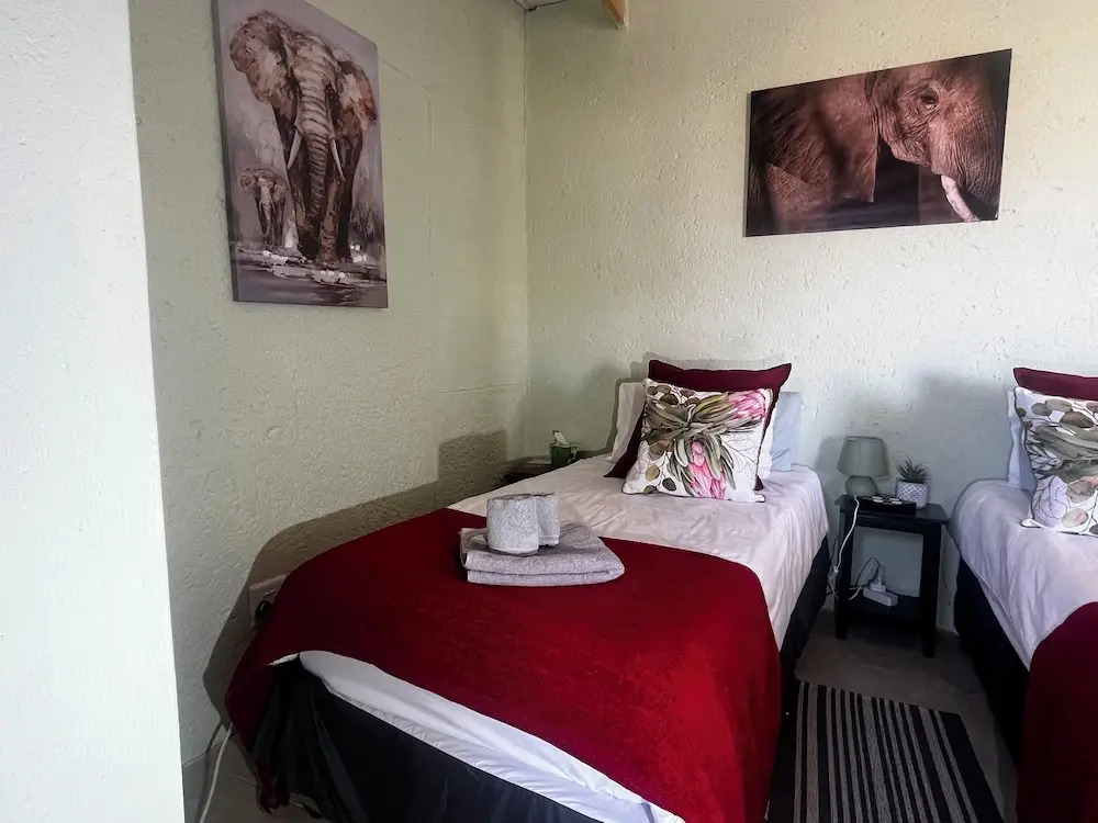 Green Elephant Cottages Uis
