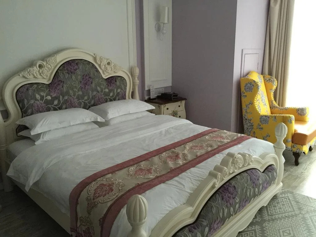 Revolver Theme Design Hotel