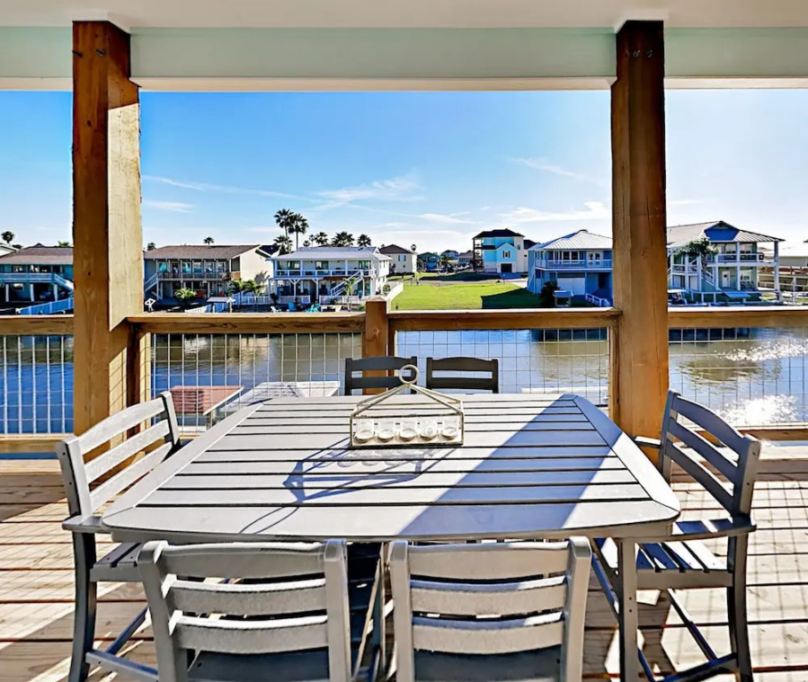 Canal-Front - 3 Br Home
