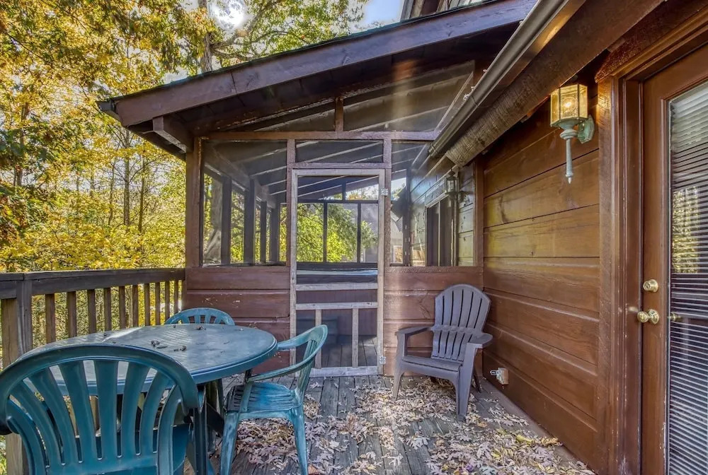 ER23 - Smoky Memories Great Location - Close To Town! 3 Bedroom Cabin by RedAwning