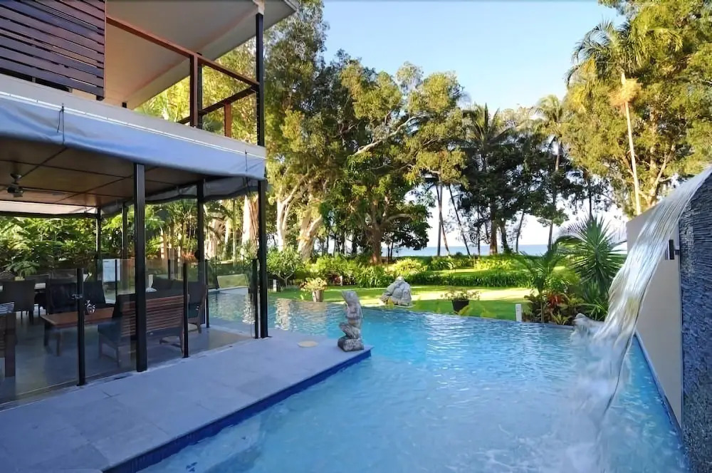Bramston on the Beach - A Private Poolside Oasis