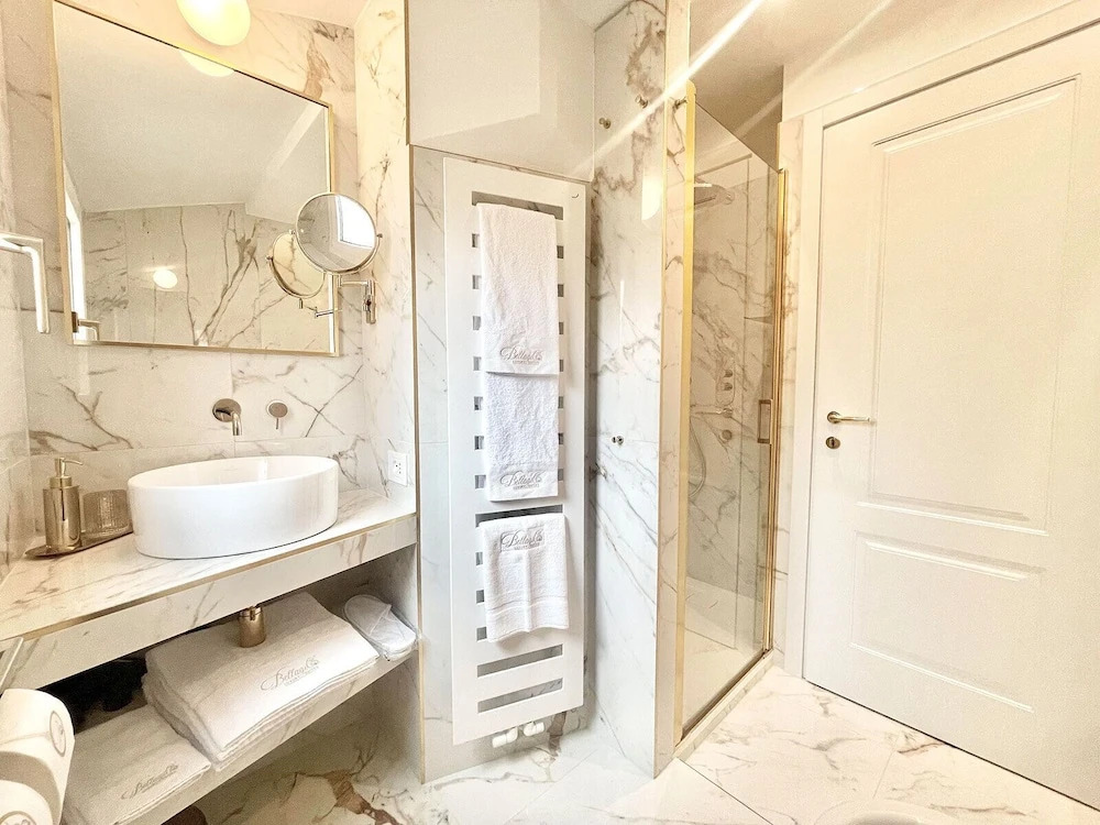 Bellagio Luxury Suites Apartments