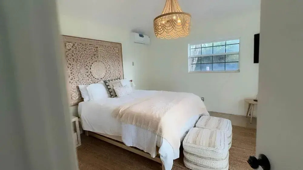 13 Queen Size Bedroom Near the Beach Pet Friendly