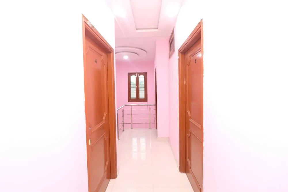 Spot On 39951 Multani Residency