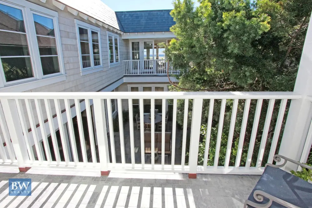 1028 W Ocean Front Lyn 5 Bedroom Home