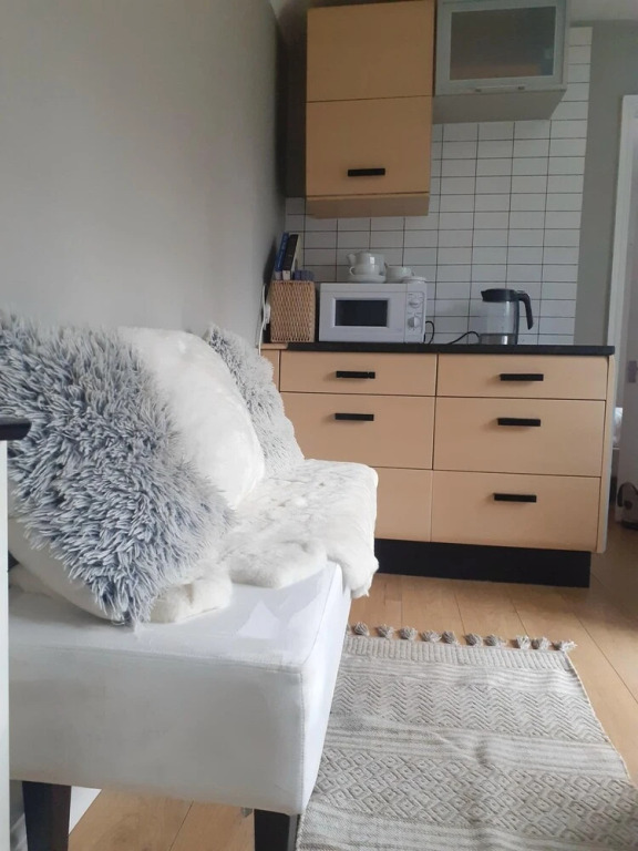 Walking Distance to Town Free Parking & Wifi