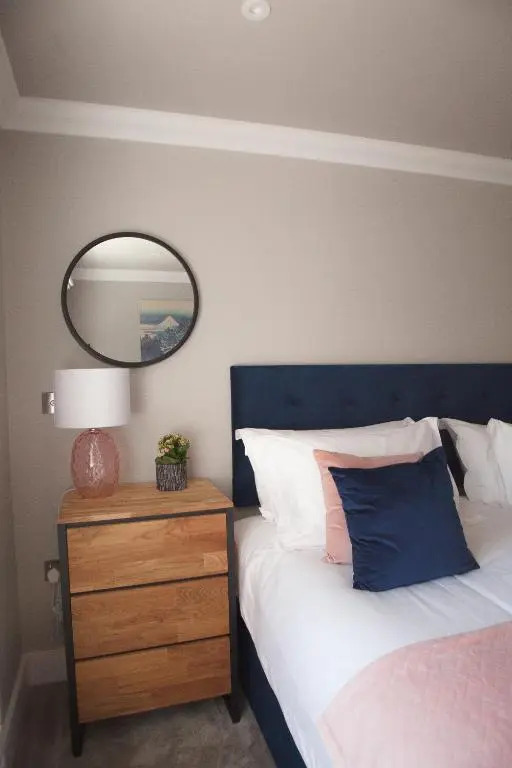 10 Bootham House - luxury city centre apartment with free parking for one car