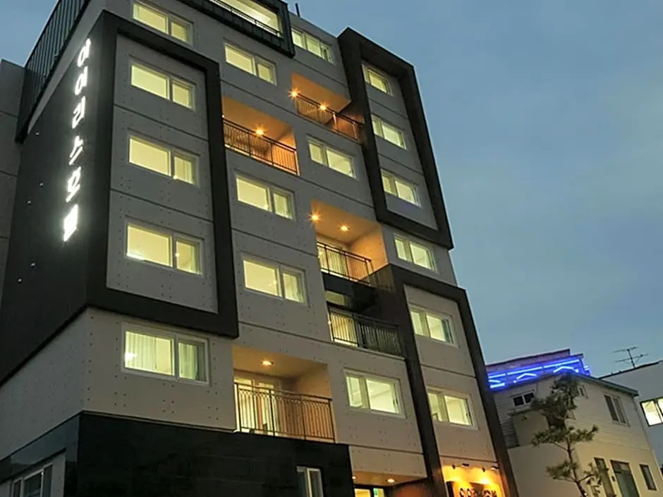 Iris Hotel