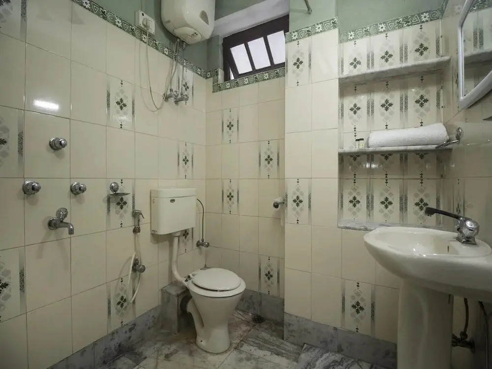 Maitreya Guest House By OYO Rooms