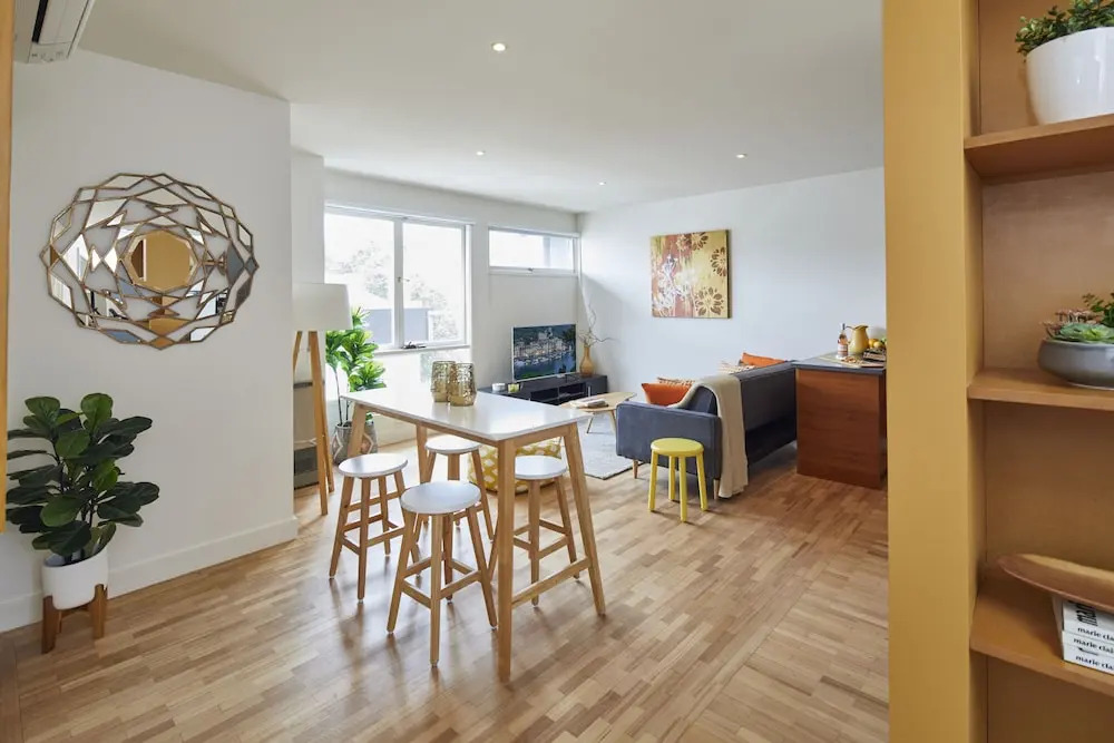 Spacious Carlton 1 bedroom Apt With Secure Parking