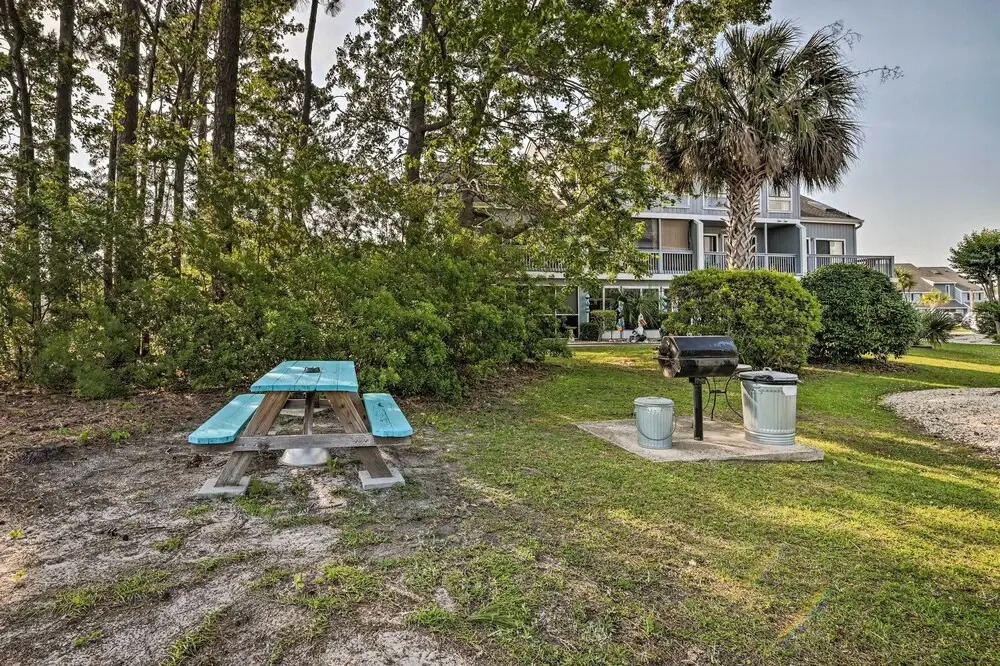 Balcony & Community Perks: Condo in Surfside Beach
