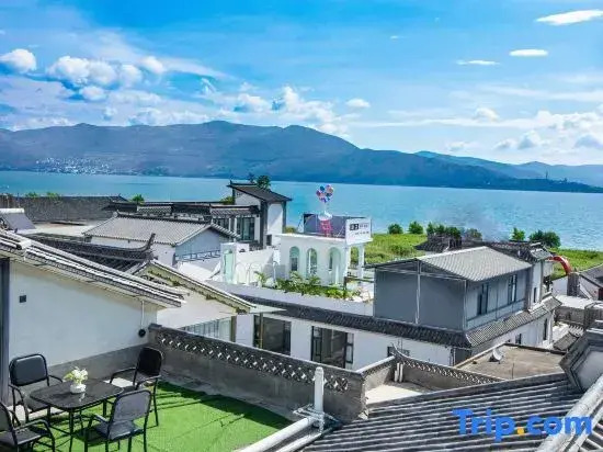 Can reside in a high-end villa (Longkan Wharf)