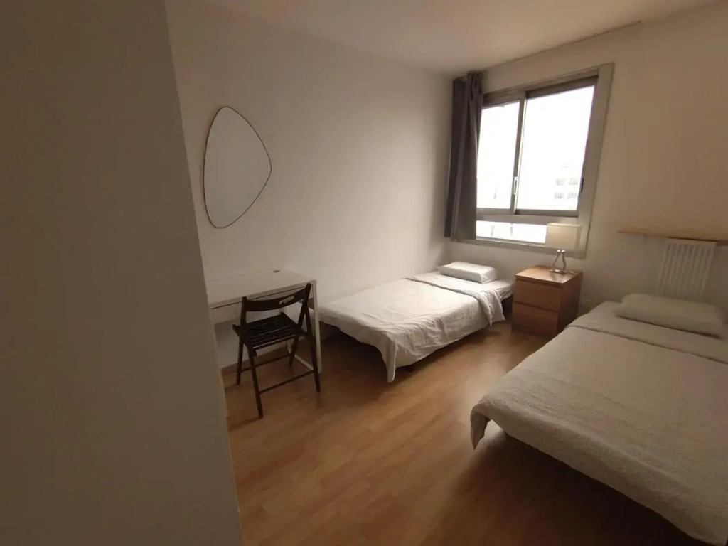 5 mn (450 m) walk Metro/La Defense/3BR/8Pers