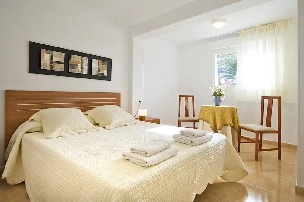 Villa - 6 Bedrooms with Pool and WiFi - 105005