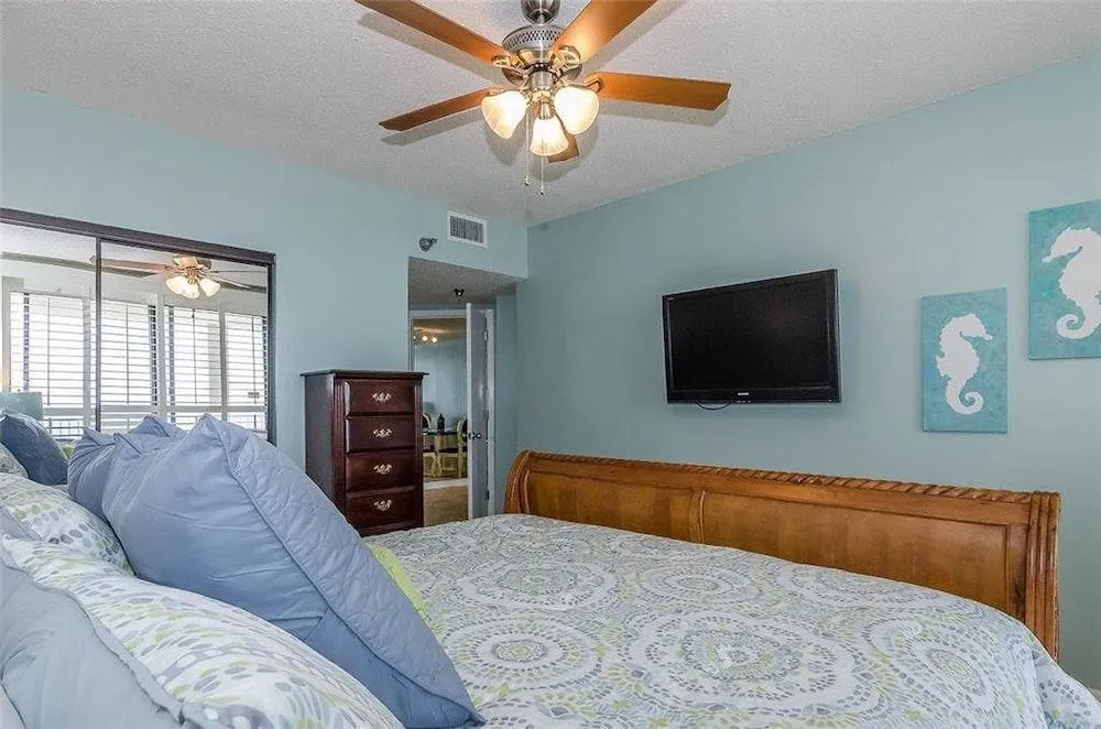 Windward Pointe 1003 - 3 Br condo by RedAwning