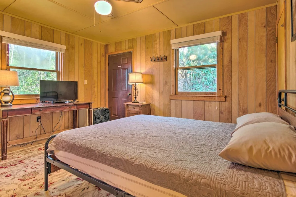 8 Acres + Hiking Trails: Little Switzerland Escape