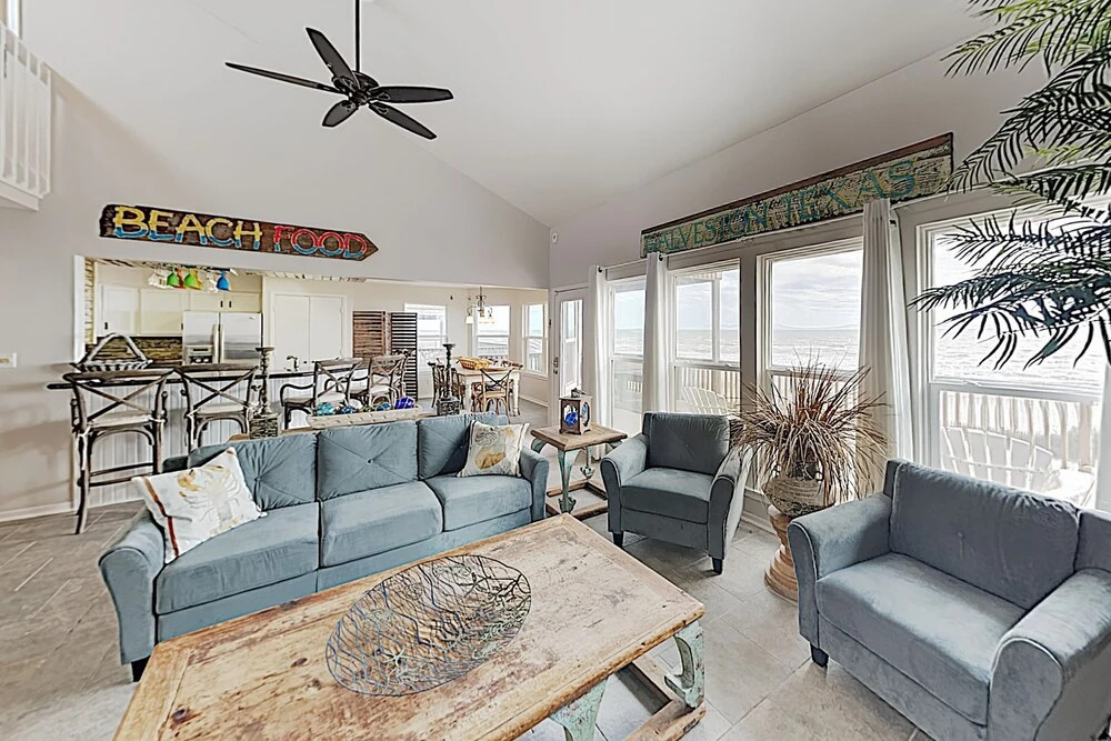 Exquisite Gulf-front W/ Steps To Beach 3 Bedroom Home