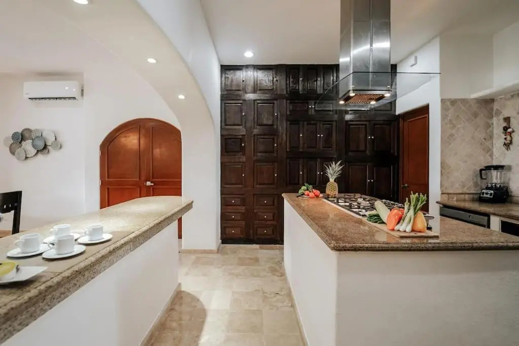 Villa Corona 6 BR Luxury Mansion