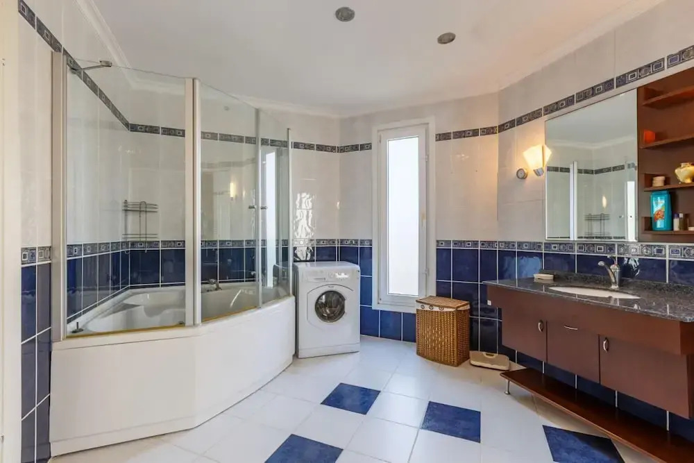 Charming Villa With Pool and Garden in Gebze