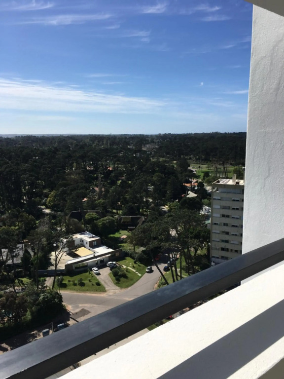 Edificio Jardines del Country Piso 19