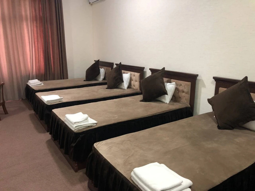 Zirabuloq Hotel