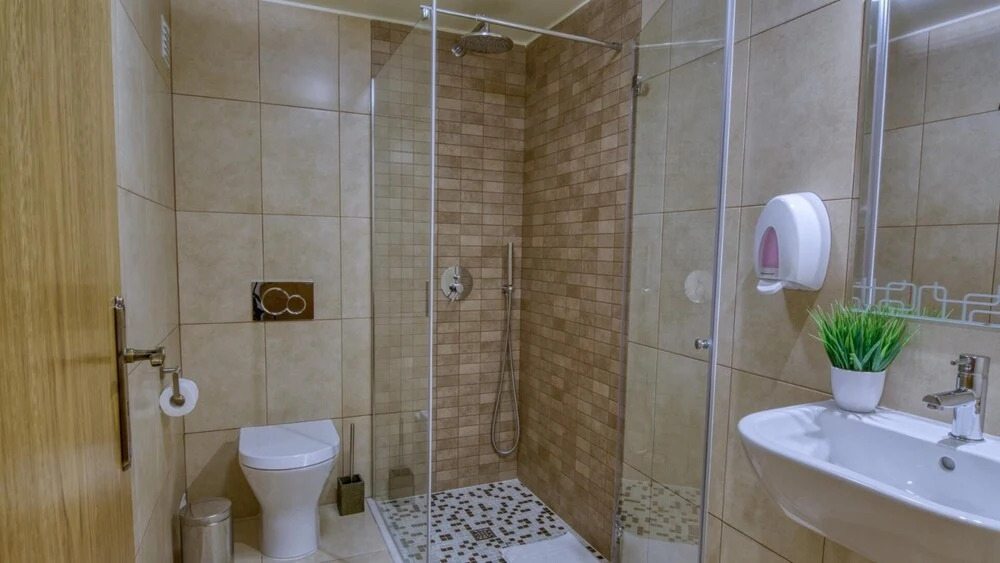 8-Bed Villa in Vilamoura-Sleeps-Playground-Pool