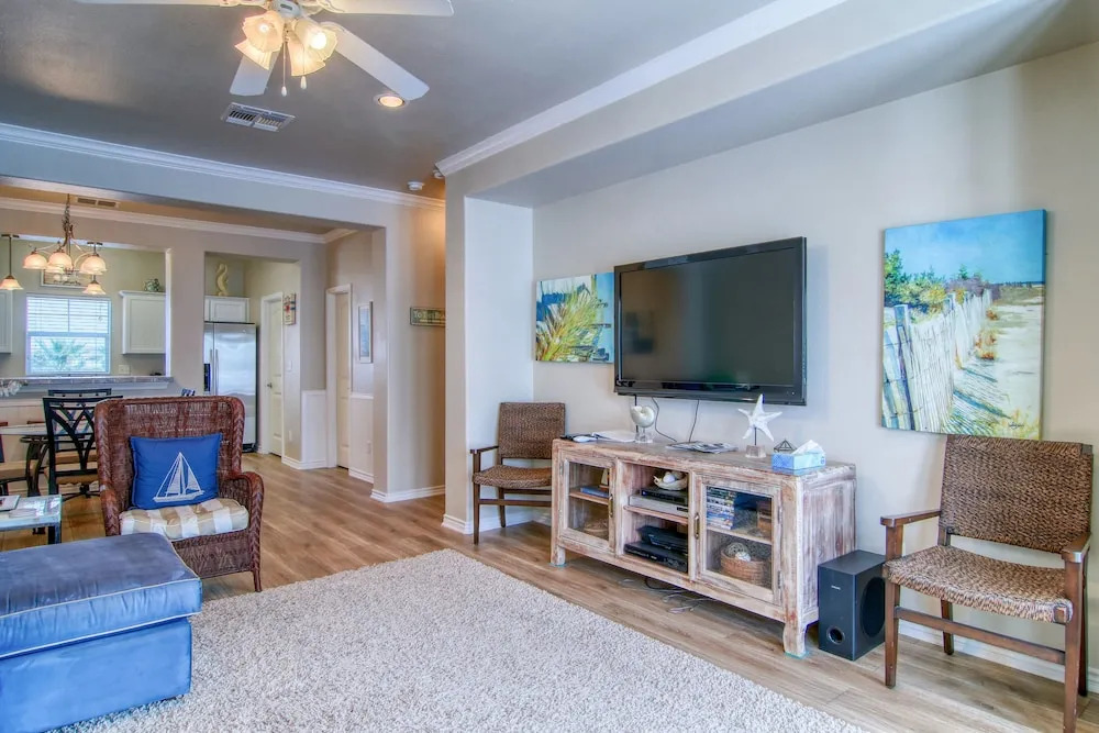 Heaven on Eleven MC8 3 Bedrooms 2.5 Bathrooms Condo